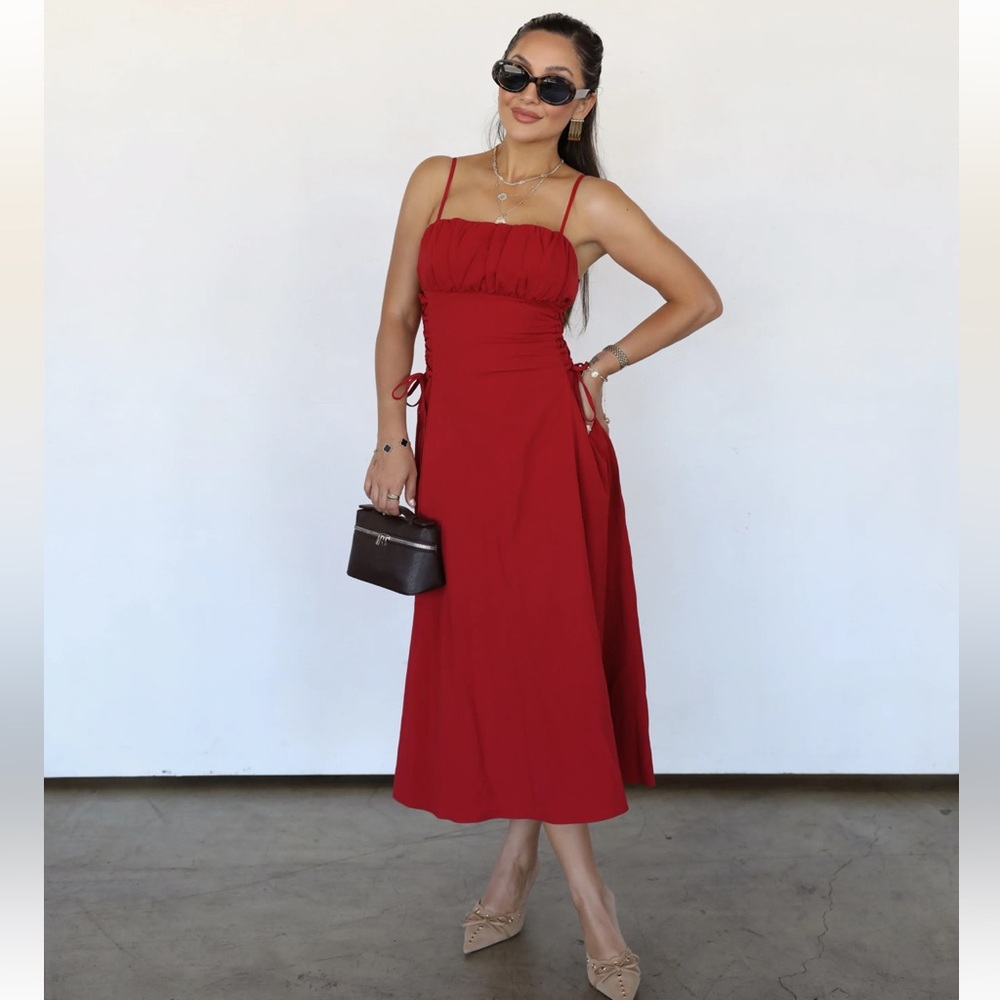 Red dress - Picture 2 of 10
